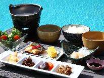 朝食付◆ 朝日に照らされたプールを目の前に　リゾートスタイル
