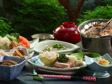 ◇１泊朝食付◇レイトイン22時！当館自慢【源泉の湯】で疲れた身体を癒やす♪