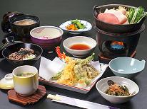 【夕食付】質はそのまま、品数控えめで大満足！大自然を眺める天然温泉で癒しの時間♪