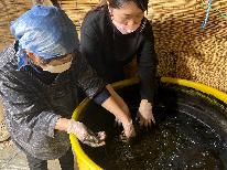 【藍染体験】当館のおすすめ体験！徳島特産の藍染で世界で一枚だけのハンカチを作ろう♪（体験費用別途）