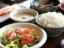 【朝食付】１日の元気に優しい朝食を♪チェックインは２２時までＯＫ！かぐらスキー場まで徒歩5分