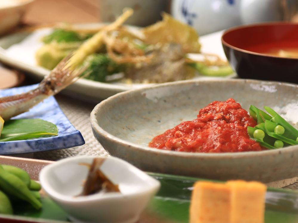 【女将おススメのお土産付き★2食付】　旬の食材で作った瓶詰や地元の名産品を厳選！　旅の思い出に♪