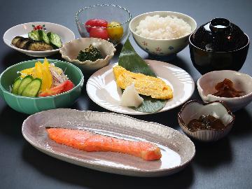 ★≪1泊朝食のみ≫全室Wi-Fi接続無料！あまーい自家製野菜とツヤツヤごはんの朝食が楽しみ♪