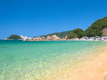 【7月8月限定】海水浴場まで徒歩3分！海を満喫して地元の旬の魚介を堪能！