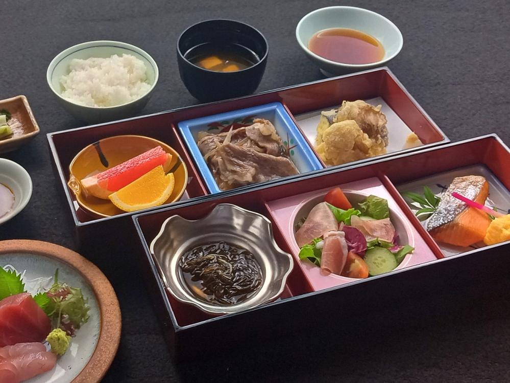 【11・12月限定】夕食四季彩弁当＋翌日の朝食＆昼食海鮮丼セットもつく♪年忘れじょんのびプラン