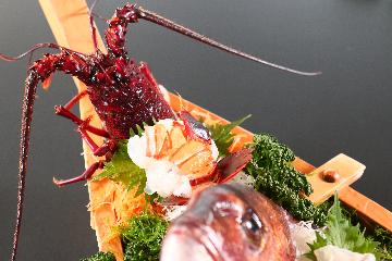 【スペシャル】豪華夕食『伊勢海老の活造り』＆『あわびの踊り焼き』を堪能♪