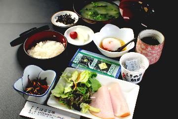 【1泊朝食付き】忙しい朝は和朝食を食べて観光へ!チェックインは21時までOK