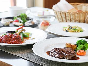 【特典付】夕食時ワンドリンクサービス！冬もドックランで遊び、大満足ディナー【２食付】