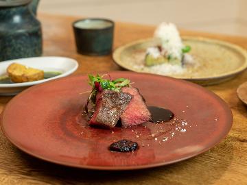 ≪南阿蘇産あか牛の薪火焼き≫赤身の美味しさが人気!