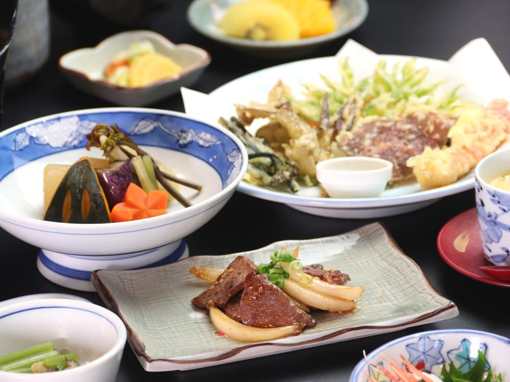【二食付き・郷土会席コース】季節の山の幸をたっぷり堪能♪山菜や地元食材で彩る旬食材満喫プラン