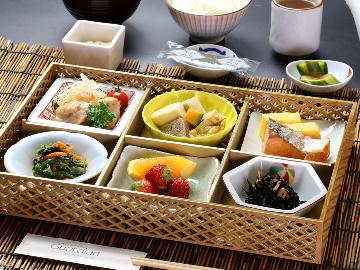 平日【朝食付】海の見えるホールにて素敵な朝食を！天気の良い日は海を眺めながら♪