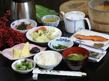 【朝食付】最終チェックイン 21時まで可能♪地元産のほかほかご飯と高原野菜の和朝食！