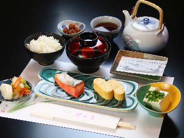 【朝食のみ】 日本海の和朝食で元気に出発！