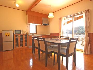 1棟貸別荘◆素泊まり◆Wi-Fi無料!最大13名までグループ旅行に大人気