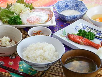 【朝食付】お米にこだわった手作り朝食！夜はおすすめの飲食店をご紹介☆