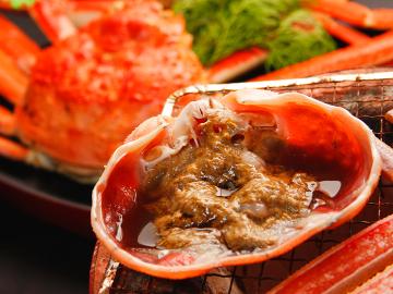 【冬の味覚】100％ブランド活ガニコース！！カニみそ甲羅焼きは絶品の一言。