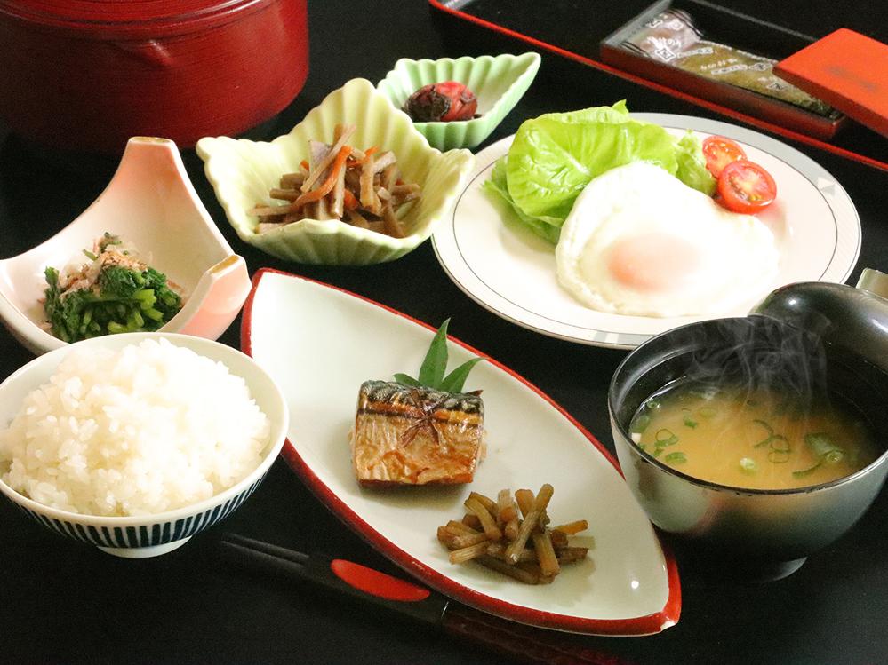 ◆1泊朝食◆朝から自家製コシヒカリで元気に出発♪夜もゆっくりチェックイン22時まで