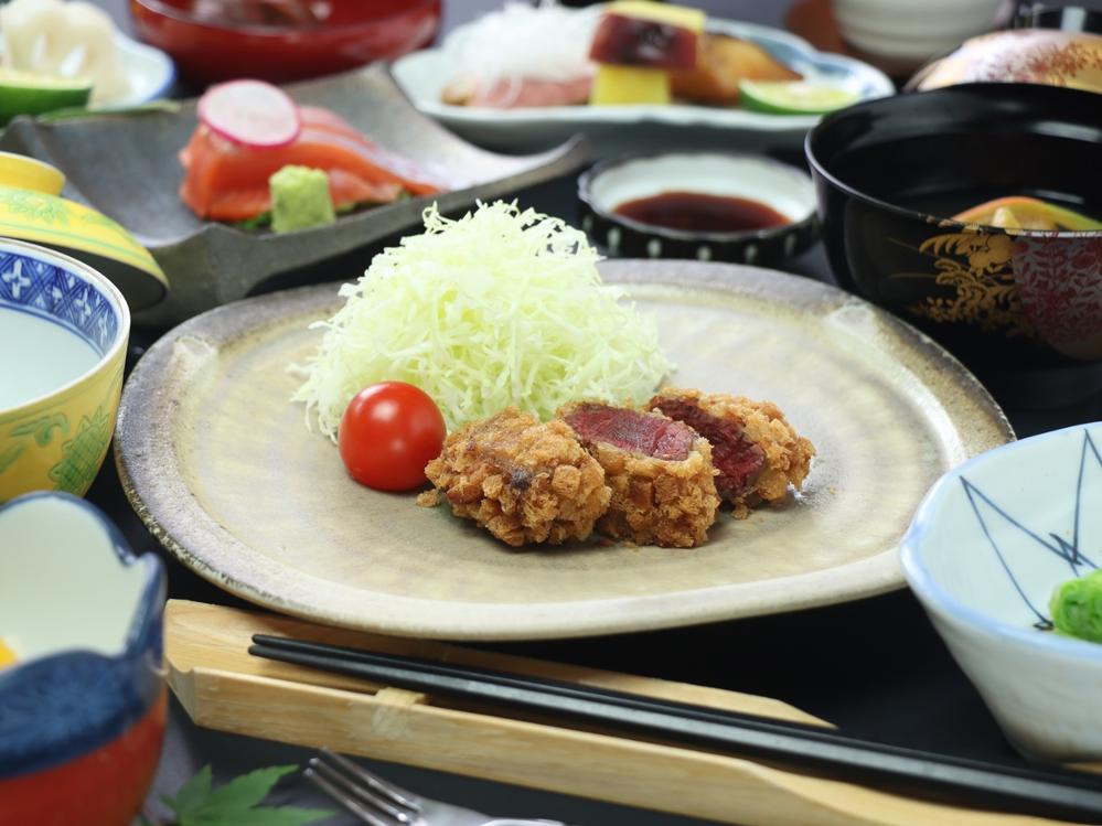 【1泊2食本館】当館のスタンダード！地元ブランド食材が並ぶ5代目主人のこだわり会席　～公式HP限定特典付き～