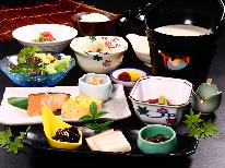 【朝食付き】こだわりの和朝食と広々とした温泉を堪能。趣きと快適を兼ね備えた宿場旅