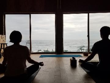 【くるみ屋×yoga】初心者もOK♪大洗の海を感じるスタジオでヨガ体験！夕食はあんこう×舟盛
