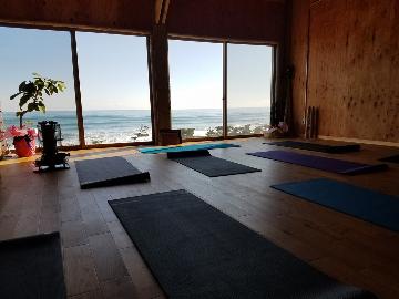 【くるみ屋×yoga】初心者もOK♪大洗の海を感じるスタジオでヨガ体験！～１泊２食付～