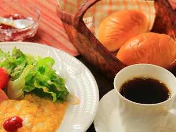 【朝食付】夜は自由に♪和・洋日替りの朝ごはんつきプラン