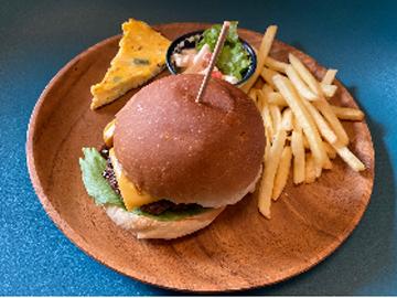 【週末限定】朝食は近くのカフェで♪ワンちゃんとテラスで寛ぐおとなの休日を満喫♪