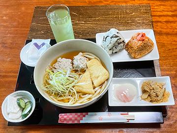 【朝食付】コテージ前はワンちゃんが喜ぶドッグラン♪オーナー特製「朝もやネギきつねうどんセット」