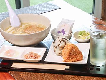 【朝食付】コテージ前はワンちゃんが喜ぶドッグラン♪オーナー特製「朝もやネギきつねうどんセット」