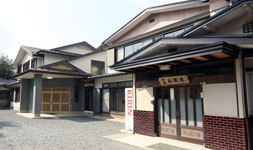 丸富荘