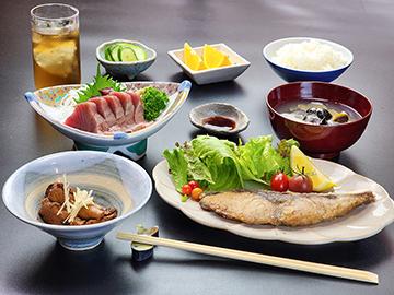 【リーズナブル2食付】ビジネス・観光に◎美味しい日替わり和定食でコスパ重視♪