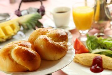 お仕事終えて出発１泊朝付プラン、手作りパン食べ放題