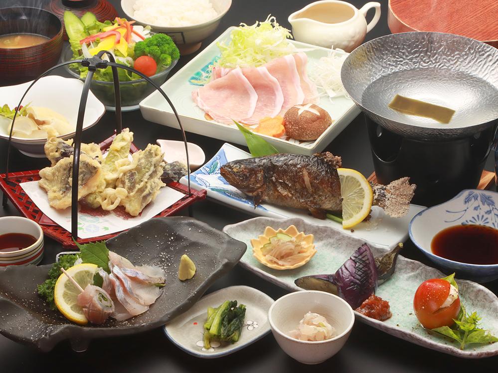 ★HPベストレート【基本】一番人気★新鮮な川魚と自家製野菜を使った郷土料理■1泊2食　（温泉入浴券つき）