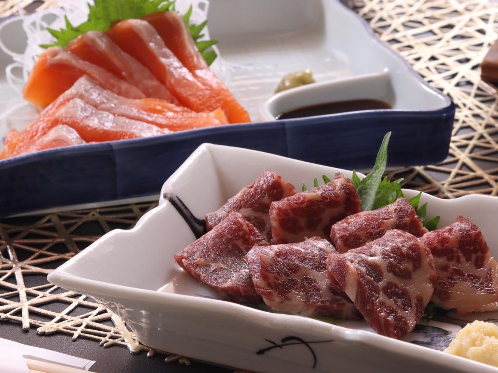 【1泊夕食付】＜グレードアップ＞信州馬刺し＆信州サーモン付♪メインお任せ♪信州牛陶板焼きorスキヤキ