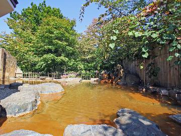 【ズラ得】混んでる日をズラしてお得に！源泉かけ流しの大露天風呂で温泉を満喫♪［1泊2食付］