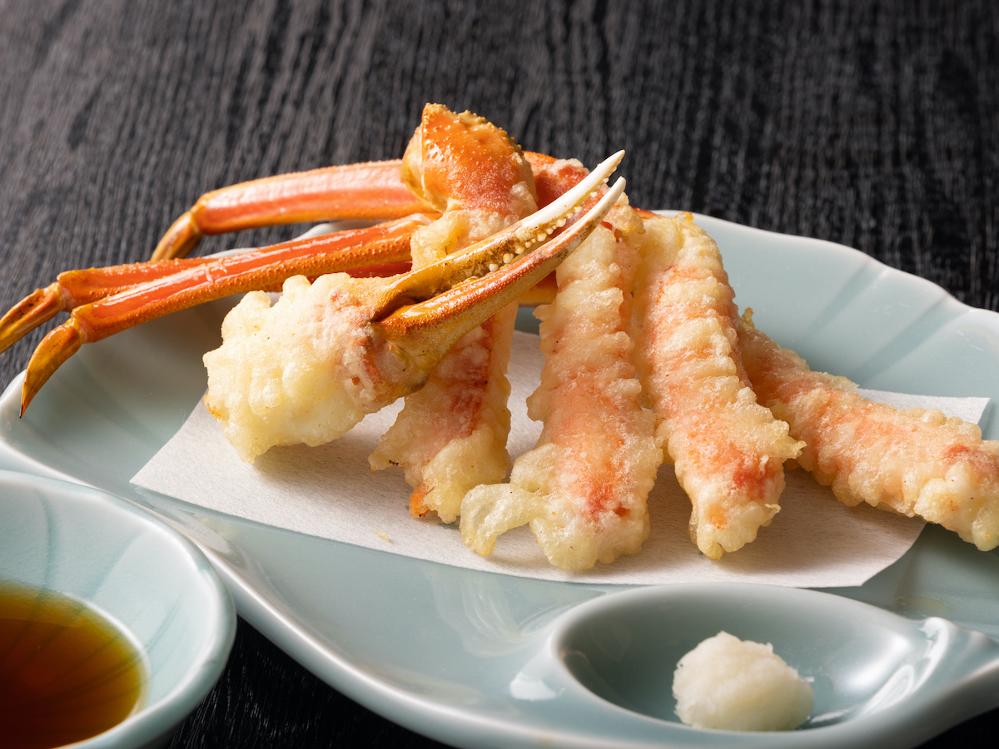 冬の味覚の王様にご満悦！グレードアップで【カニ鍋・焼きガニ・カニの天ぷら付】