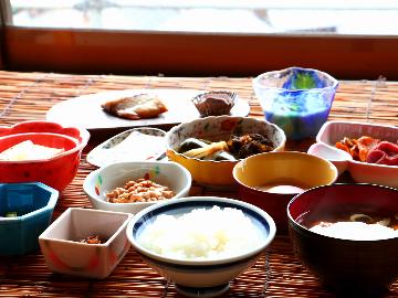 【1泊朝食】米処新潟の朝ごはん◆こだわりの佐渡米コシヒカリと自家製おかずのまごころ和朝食