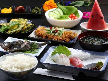 【スタンダード】当館定番！迷ったらコレ！島の食材を使用した家庭料理を味わう♪-2食付-