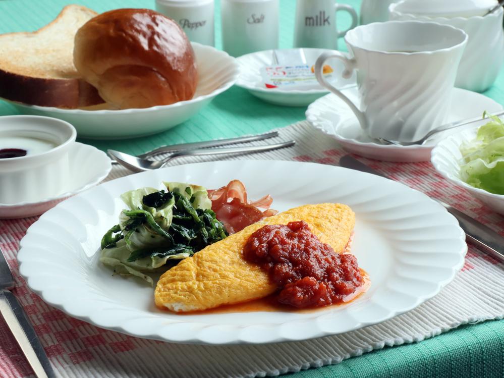 【朝食付】車山高原に佇む、八ヶ岳ビューの高原リゾート。陽だまりのレストランで朝食を。