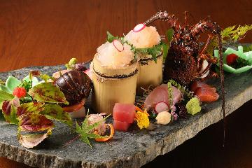 【秋〜春|伊勢海老プレミアムプラン】NEMU会席&お一人様まるまる1匹・日南 伊勢海老お造り(250g以上/匹)