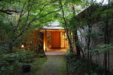 【連泊リトリート】森の静寂に身をゆだね、深い癒しへと導かれる滞在  〜滞在をより快適にする連泊特典付き〜