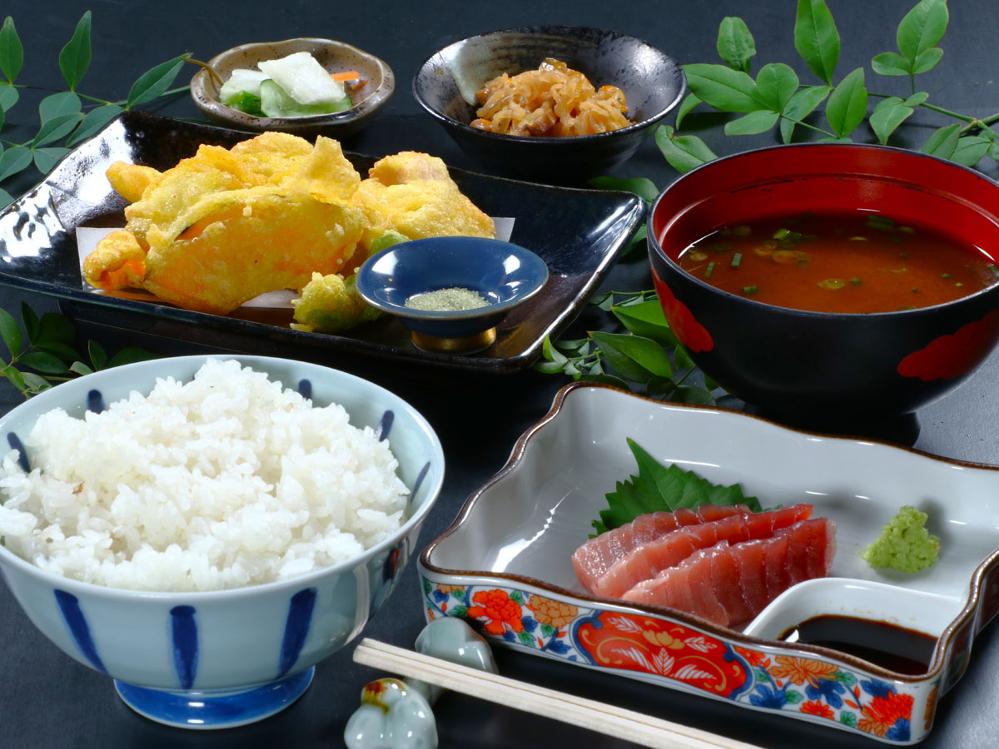 【2食付き】チェックイン20：30までOK！出来立ての日替わり定食をご用意します♪