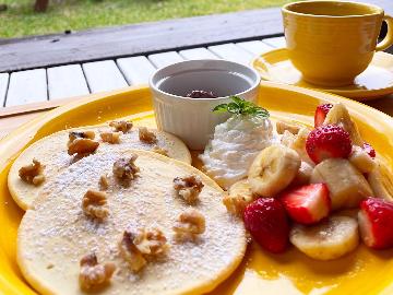 【グルテンフリー】季節のフルーツとチョコの米粉パンケーキで元気な体づくり《朝食付》