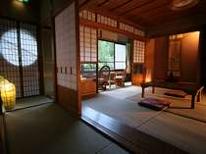 ＜一泊朝食付き＞夕食は地元の名物を食べ歩き、朝は名水炊きのご飯で元気な一日を(^^♪