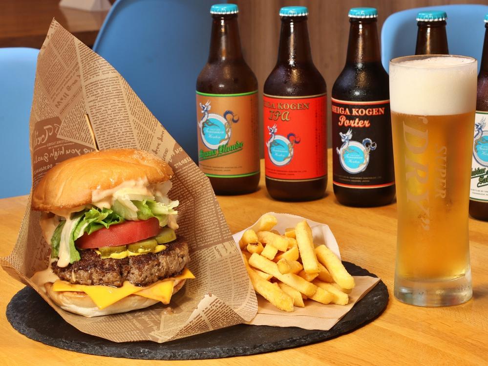 【Cafe＆Bar】1泊2食付☆夕食は併設のカフェ＆バーで人気のチーズバーガーセットを♪生ビール付！