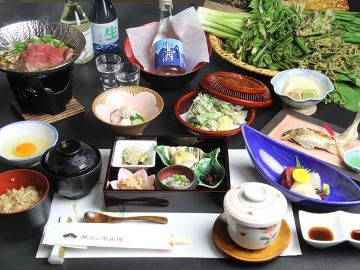 【スタンダード】こだわりの本格会席料理と良質な源泉かけ流し温泉楽しむ♪馬刺し付【1泊2食】