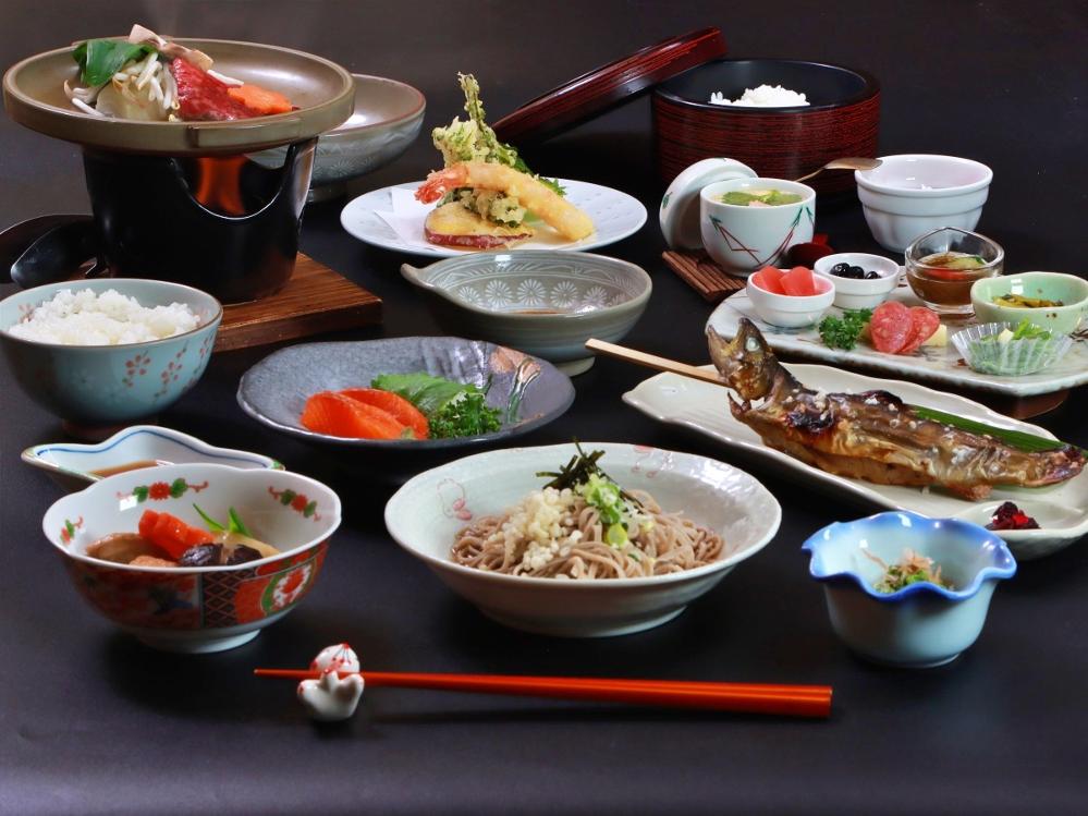 ＜手打ち蕎麦×信州牛の陶板焼き＞地酒に合う川魚の炭火焼き付き【一泊二食】