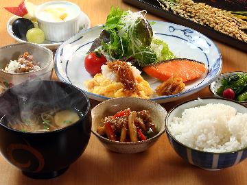 ★【一泊朝食】自家製米と香ばし味噌汁の和朝食付き。美人の湯八方温泉は何度でも入浴可能♪