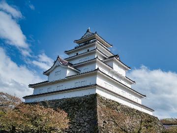 【50歳以上限定】源泉掛け流しの天然温泉を貸切で！露天風呂から眺める渓谷は圧巻♪