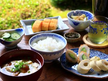 【朝食付き】自家栽培野菜と「とうふちくわ」の和朝食で一日のスタートを！〈一棟貸〉